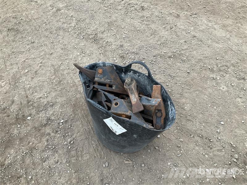 Quantity of Excavator Bucket Teeth Other components