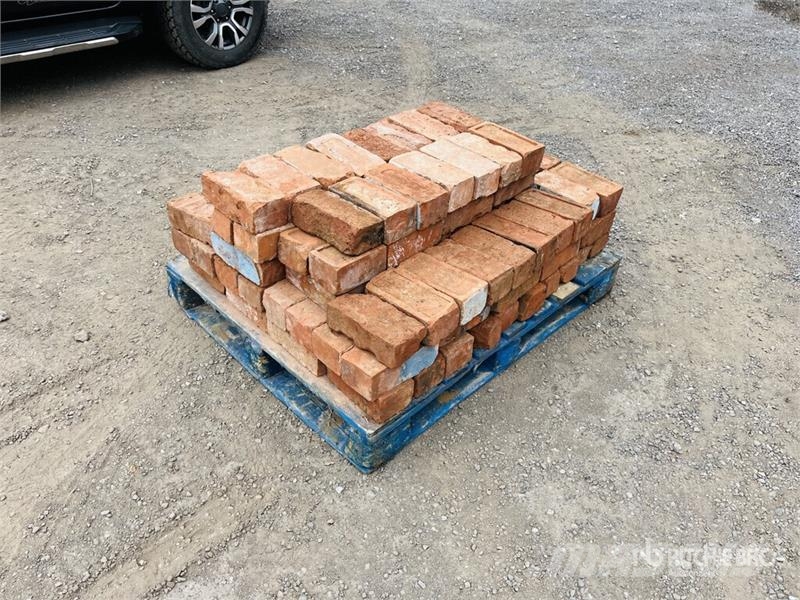 Quantity of Mixed Colour Reclaimed Bricks. Andere Zubehörteile