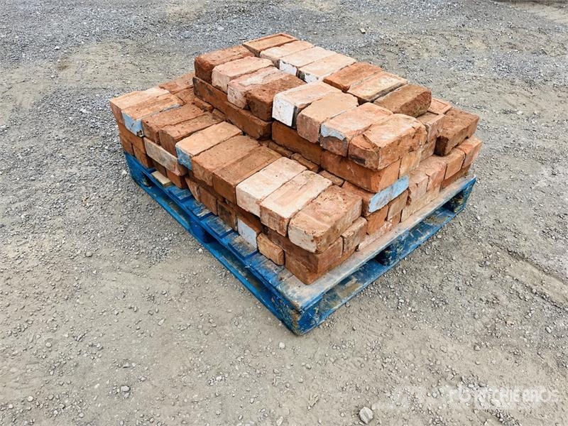 Quantity of Mixed Colour Reclaimed Bricks. Andere Zubehörteile