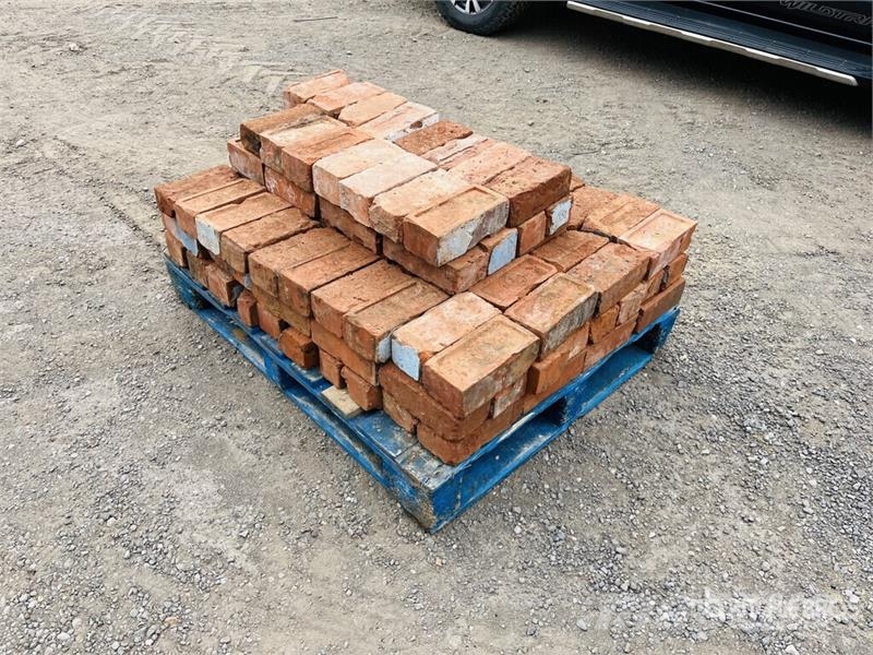 Quantity of Mixed Colour Reclaimed Bricks. Andere Zubehörteile