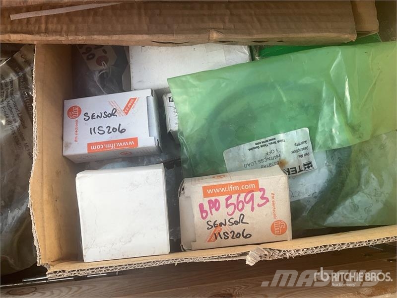 Quantity of Pallet of Misc Parts Other components