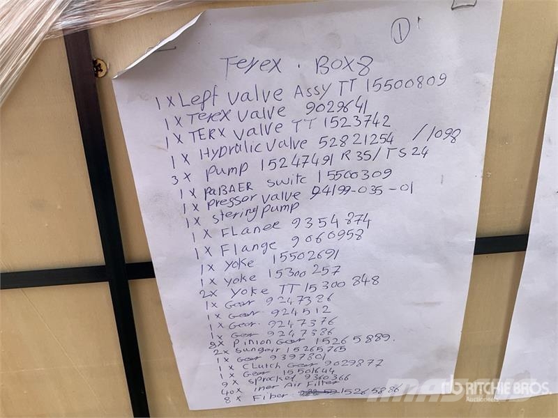  Quantity of Pallet of Misc Parts مكونات أخرى