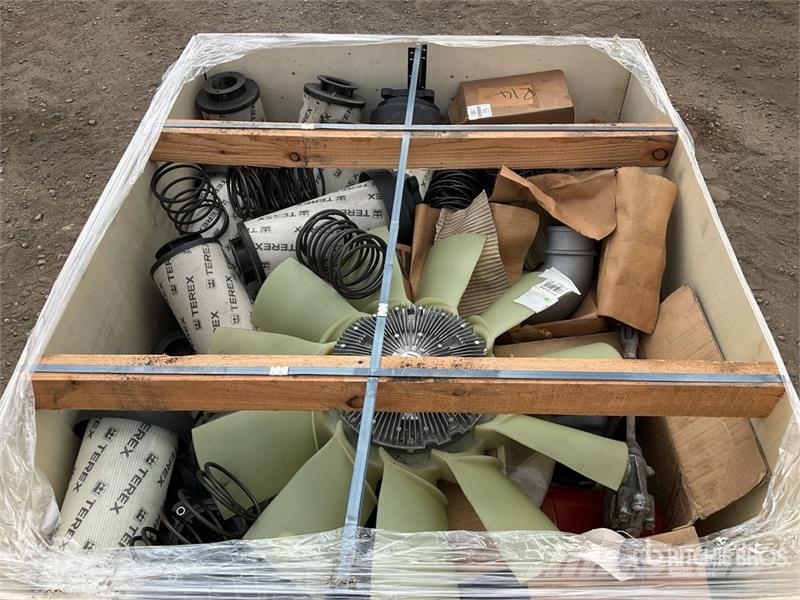  Quantity of Pallet of Misc Parts مكونات أخرى