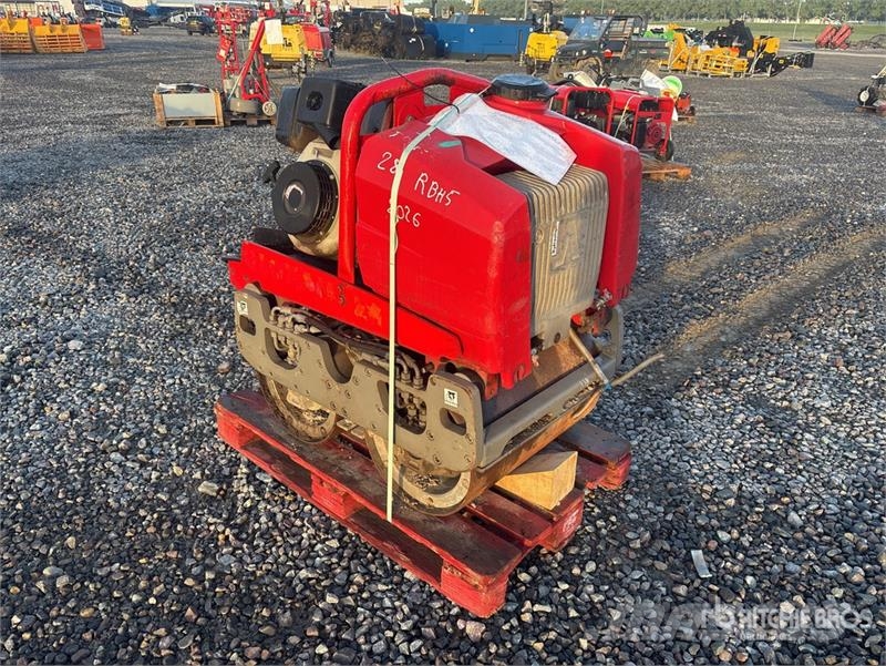  Quantity of Rental Equipment Smooth Drum Compactor Trilrolwalsen