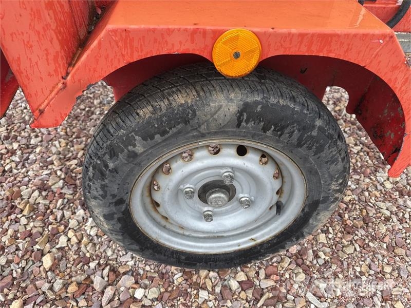 Rabaud 70027D Gasoline Fendeuse De Buches Sur Essieu S/A Pilkekoneet, klapikoneet, hakkurit ja sirkkelit