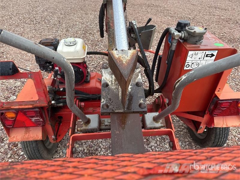 Rabaud 70027D Gasoline Fendeuse De Buches Sur Essieu S/A Pilkekoneet, klapikoneet, hakkurit ja sirkkelit