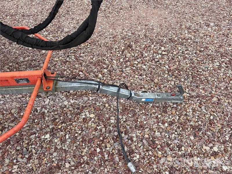 Rabaud 70027D Gasoline Fendeuse De Buches Sur Essieu S/A Pilkekoneet, klapikoneet, hakkurit ja sirkkelit