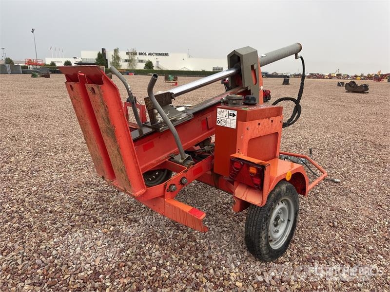Rabaud 70027D Gasoline Fendeuse De Buches Sur Essieu S/A Pilkekoneet, klapikoneet, hakkurit ja sirkkelit