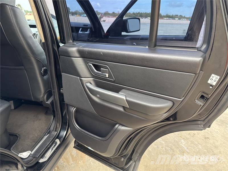 Range Rover Sport HSE AWD SUV Carros