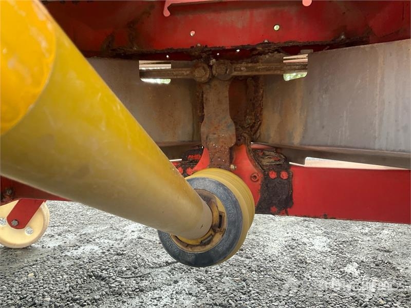 Rauch Axis 30.1 3000 L Fertilizer Spreader Skystų trąšų purkštuvai