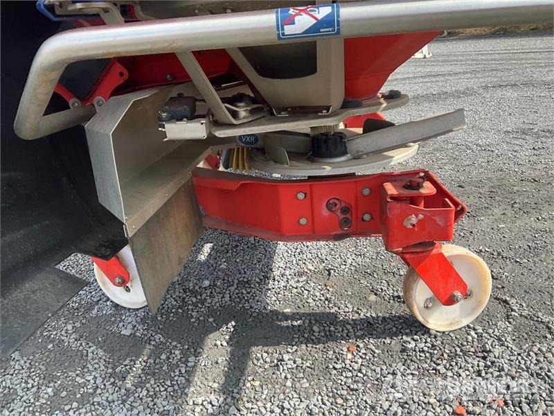Rauch Axis 30.1 3000 L Fertilizer Spreader Skystų trąšų purkštuvai