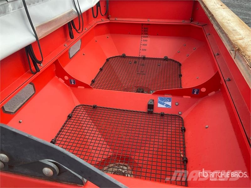 Rauch Axis 30.1 3000 L Fertilizer Spreader Skystų trąšų purkštuvai
