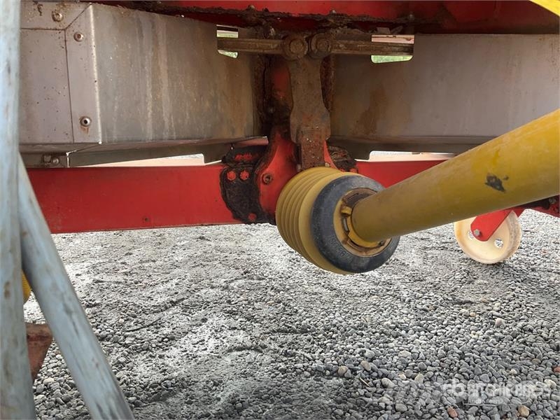 Rauch Axis 30.1 3000 L Fertilizer Spreader Skystų trąšų purkštuvai