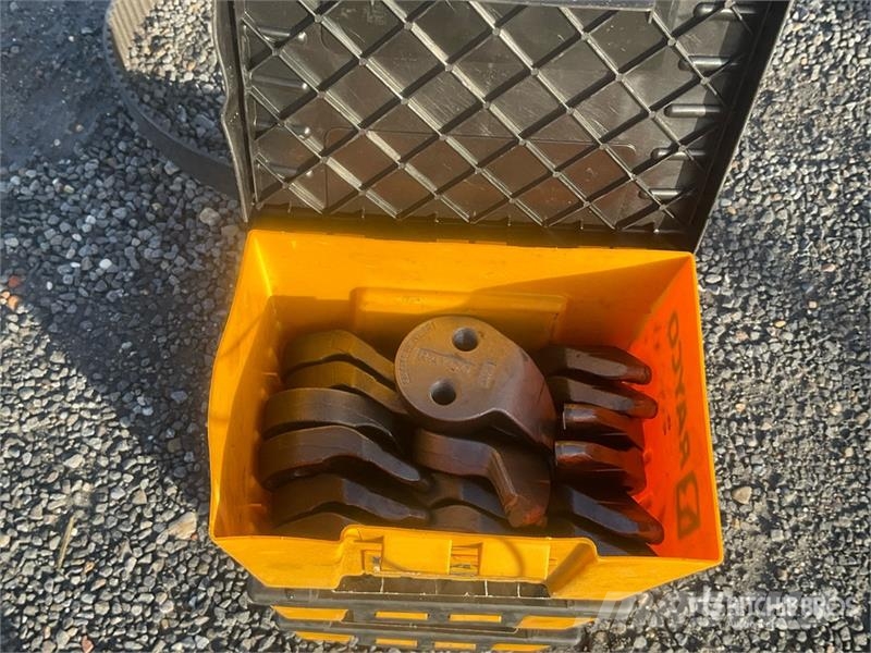 Rayco RG70X 4x4 Walk Beside Stump Grinder 動力耙和旋轉式耕耘機