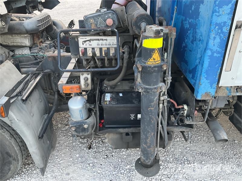Renault 071AW Knuckle Boom on Renault MIDLUM 190.10 4x2 Fl Nosturiautot