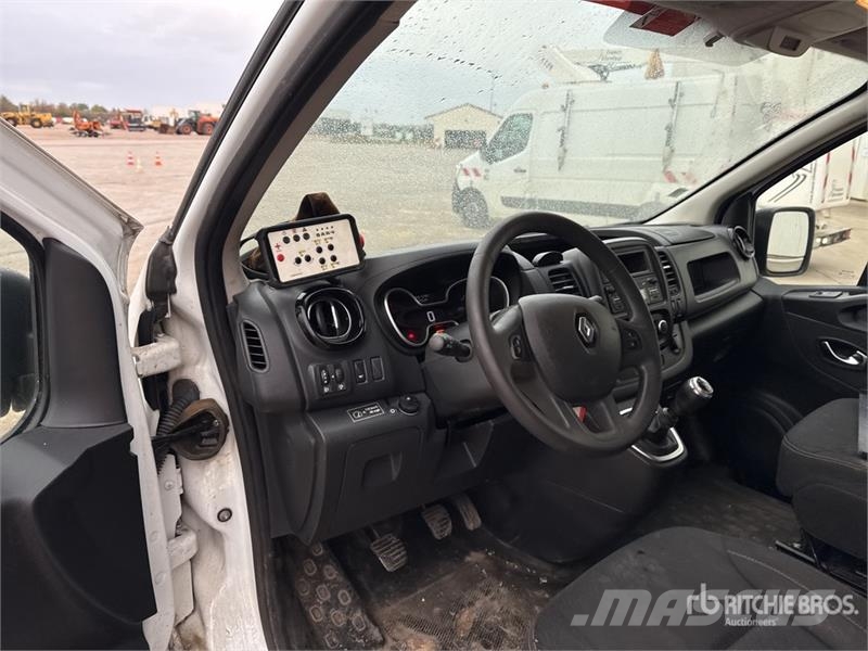 Renault 101F 6.1 m on Renault Trafic Camion Nacelle Bucket 车载式高空作业车