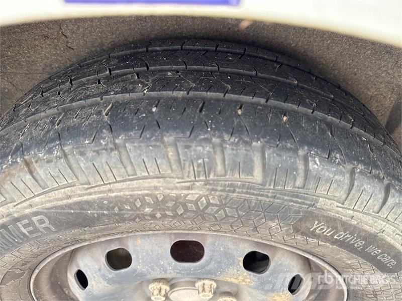 Renault 101F 6.1 m on Renault Trafic Camion Nacelle Bucket 车载式高空作业车