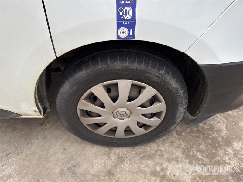 Renault 101F 6.1 m on Renault Trafic Camion Nacelle Bucket 车载式高空作业车