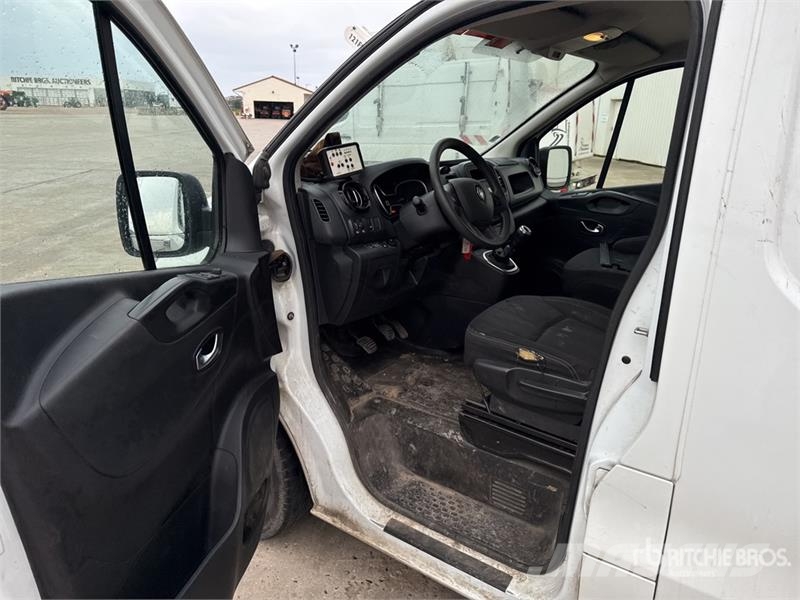 Renault 101F 6.1 m on Renault Trafic Camion Nacelle Bucket 车载式高空作业车