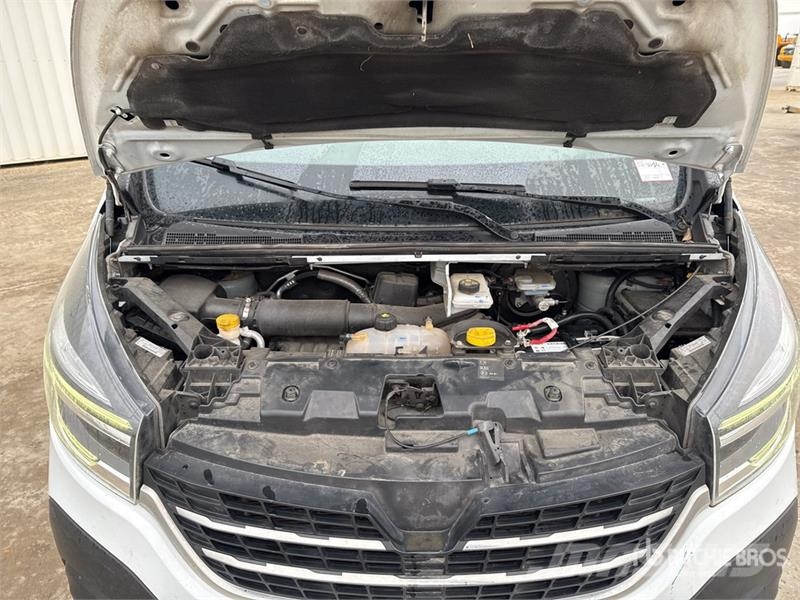 Renault 101F 6.1 m on Renault Trafic Camion Nacelle Bucket 车载式高空作业车