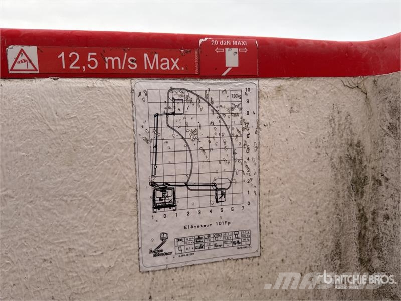Renault 101F 6.1 m on Renault Trafic Camion Nacelle Bucket 车载式高空作业车