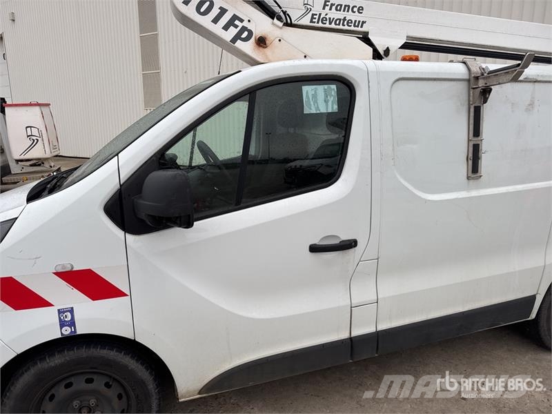 Renault 101F 6.1 m on Renault Trafic Camion Nacelle Bucket 车载式高空作业车