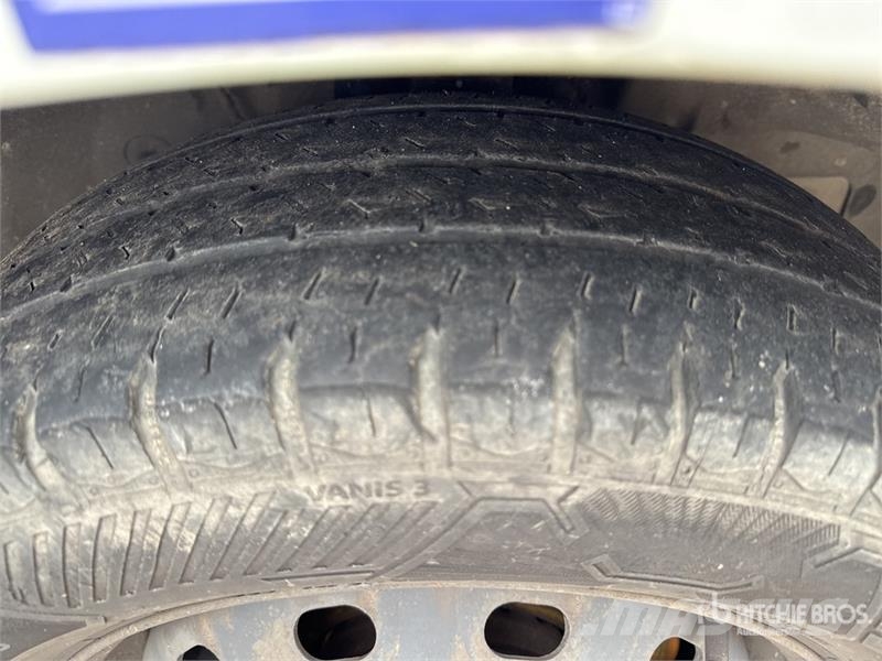 Renault 101F 6.1 m on Renault Trafic Camion Nacelle Bucket 车载式高空作业车