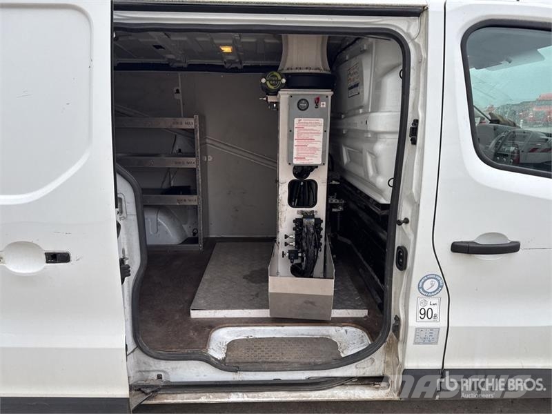 Renault 101F 6.1 m on Renault Trafic Camion Nacelle Bucket 车载式高空作业车