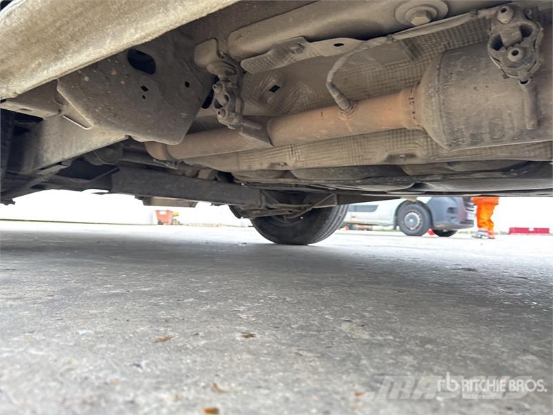 Renault 101F 6.1 m on Renault Trafic Camion Nacelle Bucket 车载式高空作业车