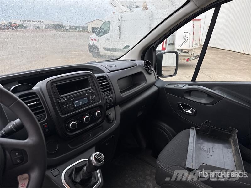 Renault 101F 6.1 m on Renault Trafic Camion Nacelle Bucket 车载式高空作业车
