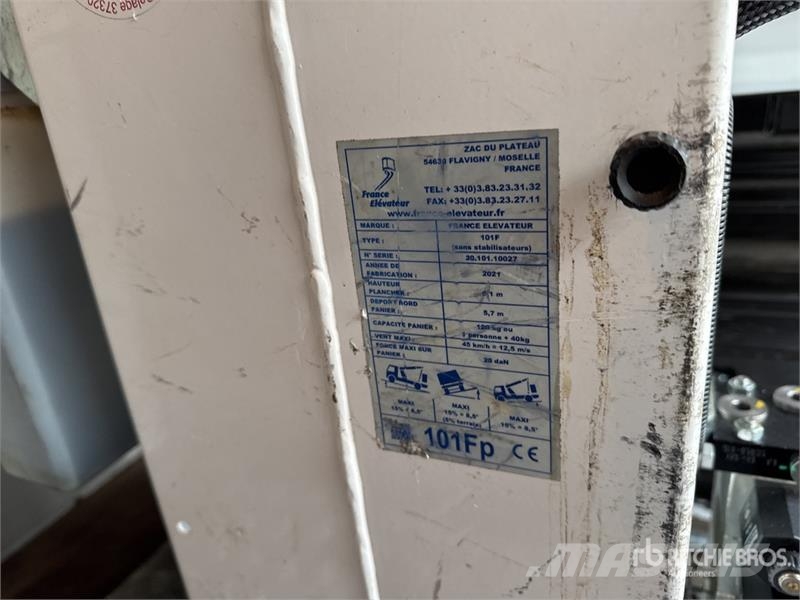 Renault 101F 6.1 m on Renault Trafic Camion Nacelle Bucket 车载式高空作业车