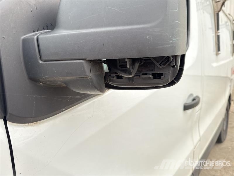 Renault 101F 6.1 m on Renault Trafic Camion Nacelle Bucket 车载式高空作业车