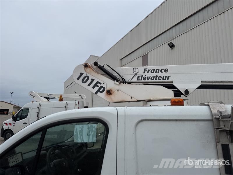 Renault 101F 6.1 m on Renault Trafic Camion Nacelle Bucket 车载式高空作业车