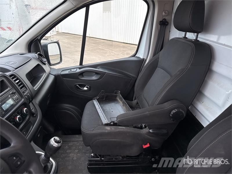 Renault 101F 6.1 m on Renault Trafic Camion Nacelle Bucket 车载式高空作业车