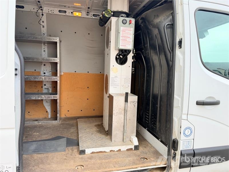 Renault 121F 10 m on Renault Master Camion Nacelle Bucket 车载式高空作业车
