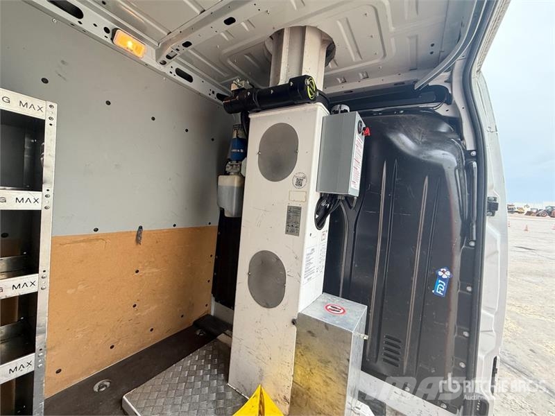 Renault 121F 10 m on Renault Master Camion Nacelle Bucket 车载式高空作业车