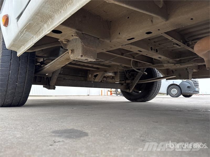 Renault 121F 10 m on Renault Master Camion Nacelle Bucket 车载式高空作业车