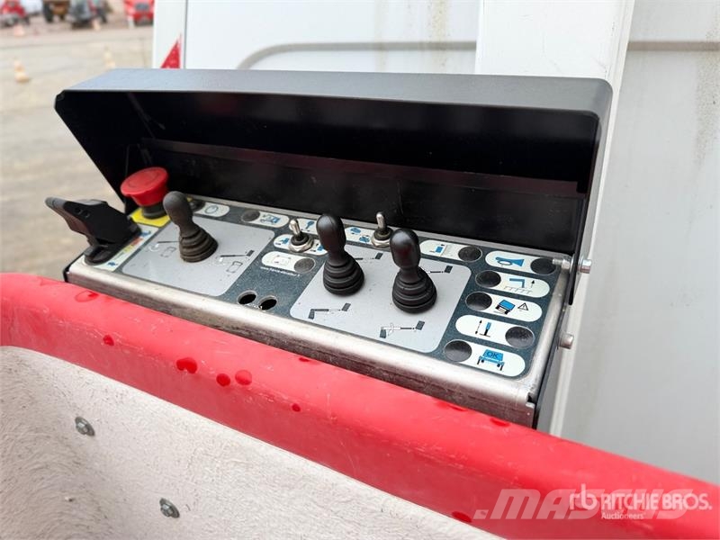 Renault 121F 10 m on Renault Master Camion Nacelle Bucket 车载式高空作业车
