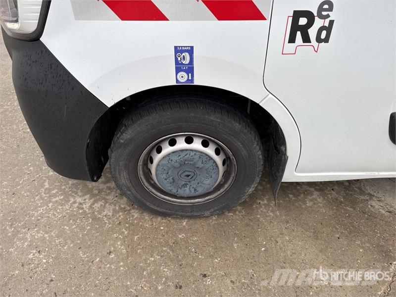 Renault 121F 10 m on Renault Master Camion Nacelle Bucket 车载式高空作业车