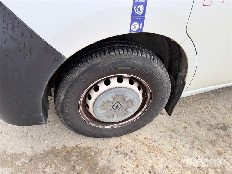 Renault 121F 10 m on Renault Master Camion Nacelle Bucket 车载式高空作业车