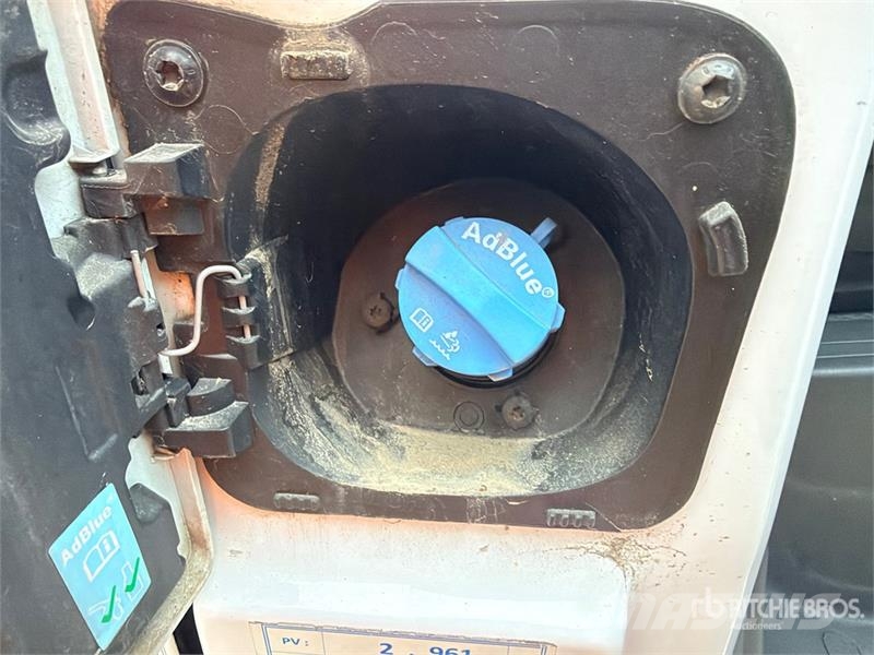 Renault 121F 10 m on Renault Master Camion Nacelle Bucket 车载式高空作业车