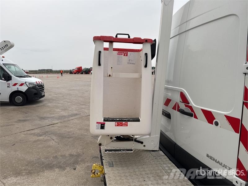 Renault 121F 10 m on Renault Master Camion Nacelle Bucket 车载式高空作业车