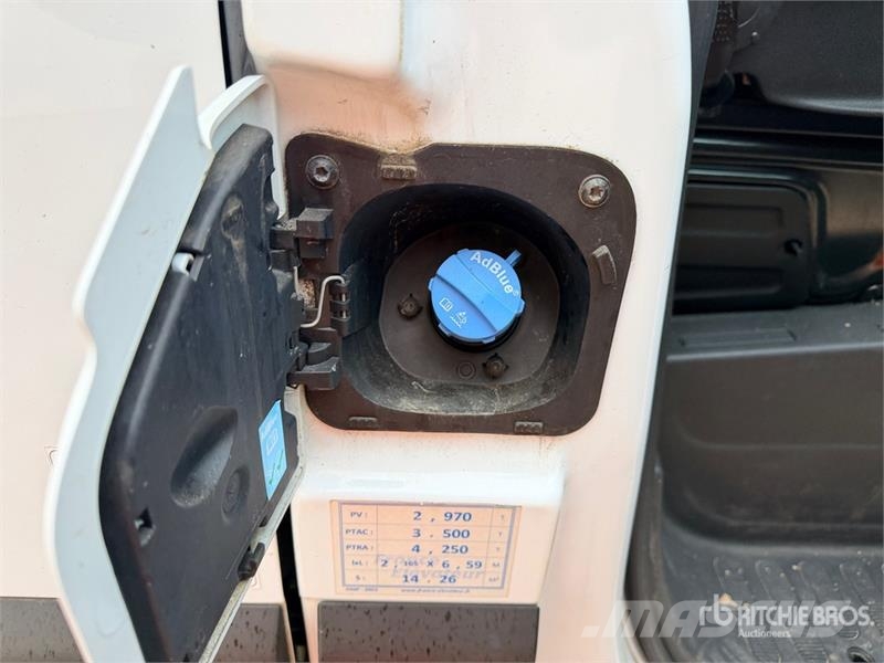 Renault 121F 10 m on Renault Master Camion Nacelle Bucket 车载式高空作业车