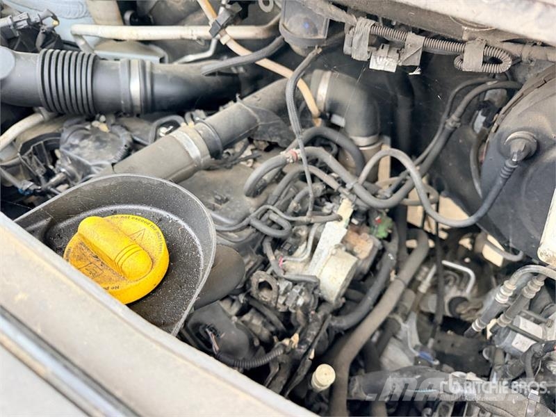 Renault 121F 10 m on Renault Master Camion Nacelle Bucket 车载式高空作业车