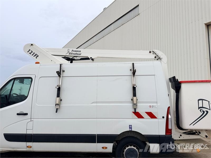 Renault 121F 10 m on Renault Master Camion Nacelle Bucket 车载式高空作业车