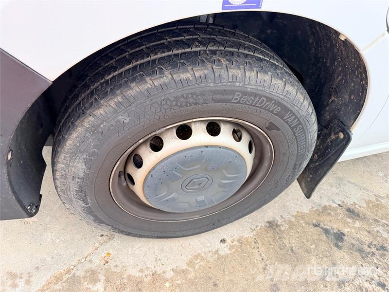 Renault 121F 10 m on Renault Master Camion Nacelle Bucket 车载式高空作业车