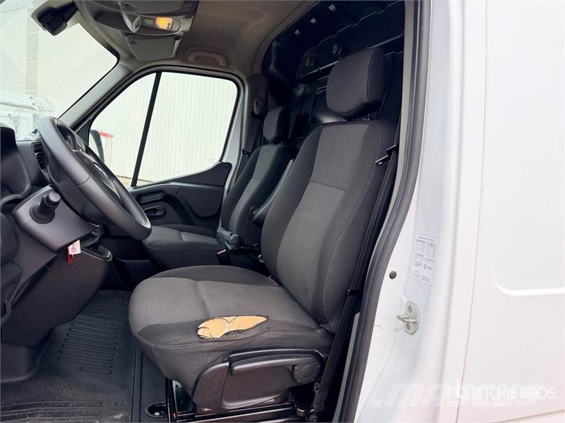 Renault 121F 10 m on Renault Master Camion Nacelle Bucket 车载式高空作业车