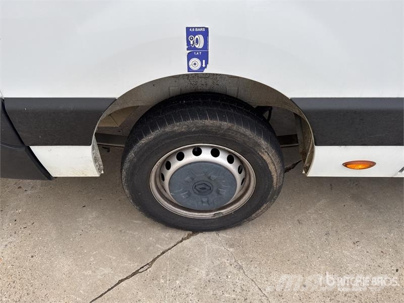 Renault 121F 10 m on Renault Master Camion Nacelle Bucket 车载式高空作业车