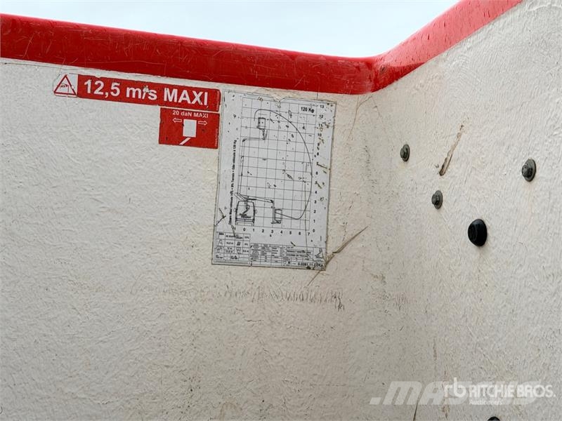 Renault 121F 10 m on Renault Master Camion Nacelle Bucket 车载式高空作业车