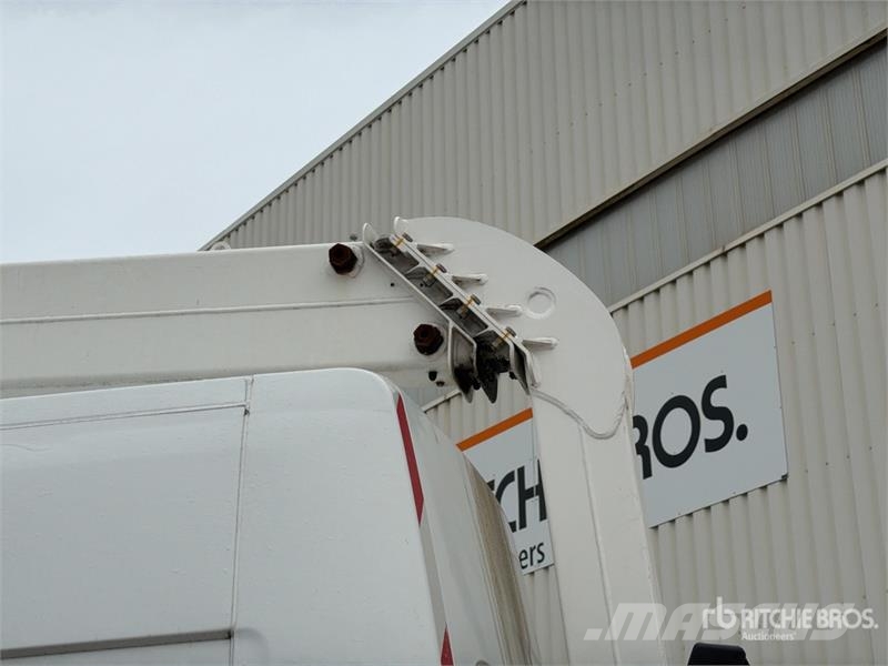 Renault 121F 10 m on Renault Master Camion Nacelle Bucket 车载式高空作业车